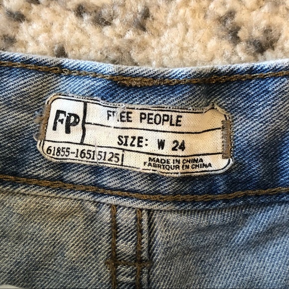 Free People Raw Edge Denim Distressed Cut-off Shorts Size 24 - Picture 5 of 15